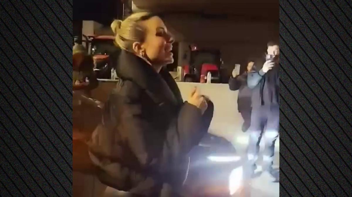 Η Κατερίνα Λιόλιου στηρίζει τους αγρότες - Πήγε στα μπλόκα και τους τραγούδησε 1 xrwma lioliou 1