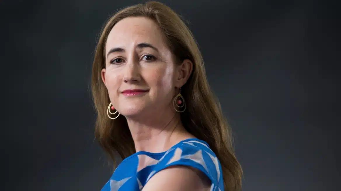 Πέθανε στα 55 της πασίγνωστη συγγραφέας από καρκίνο στον εγκέφαλο 1 sofi kinsela