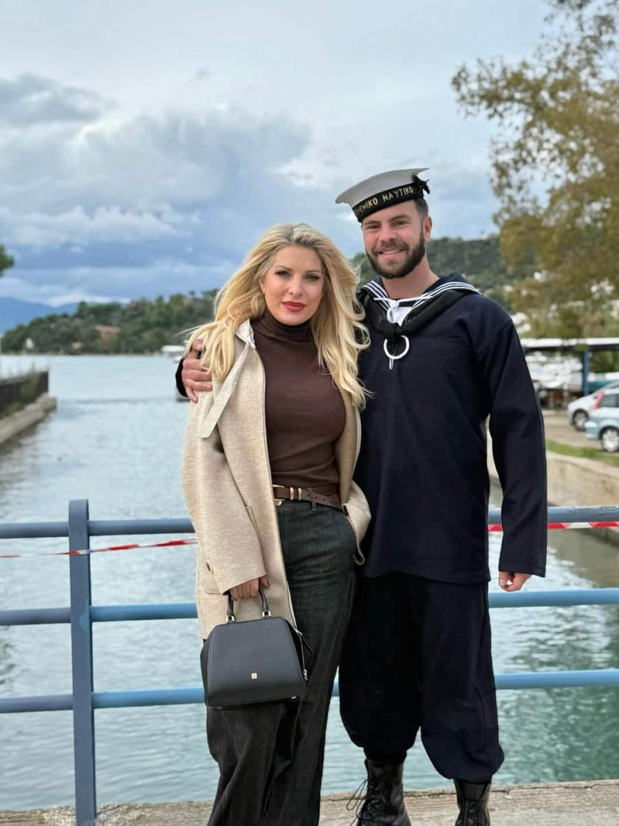 Δυο μέτρα άντρας: Περήφανη η Μενεγάκη με την νέα φωτογραφία του γιου της από το Ναυτικό 3 1 5 1