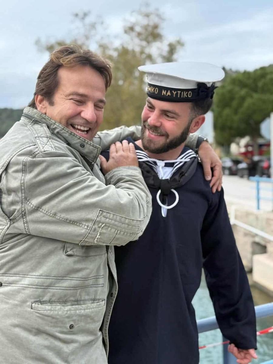 Δυο μέτρα άντρας: Περήφανη η Μενεγάκη με την νέα φωτογραφία του γιου της από το Ναυτικό 5 3 1