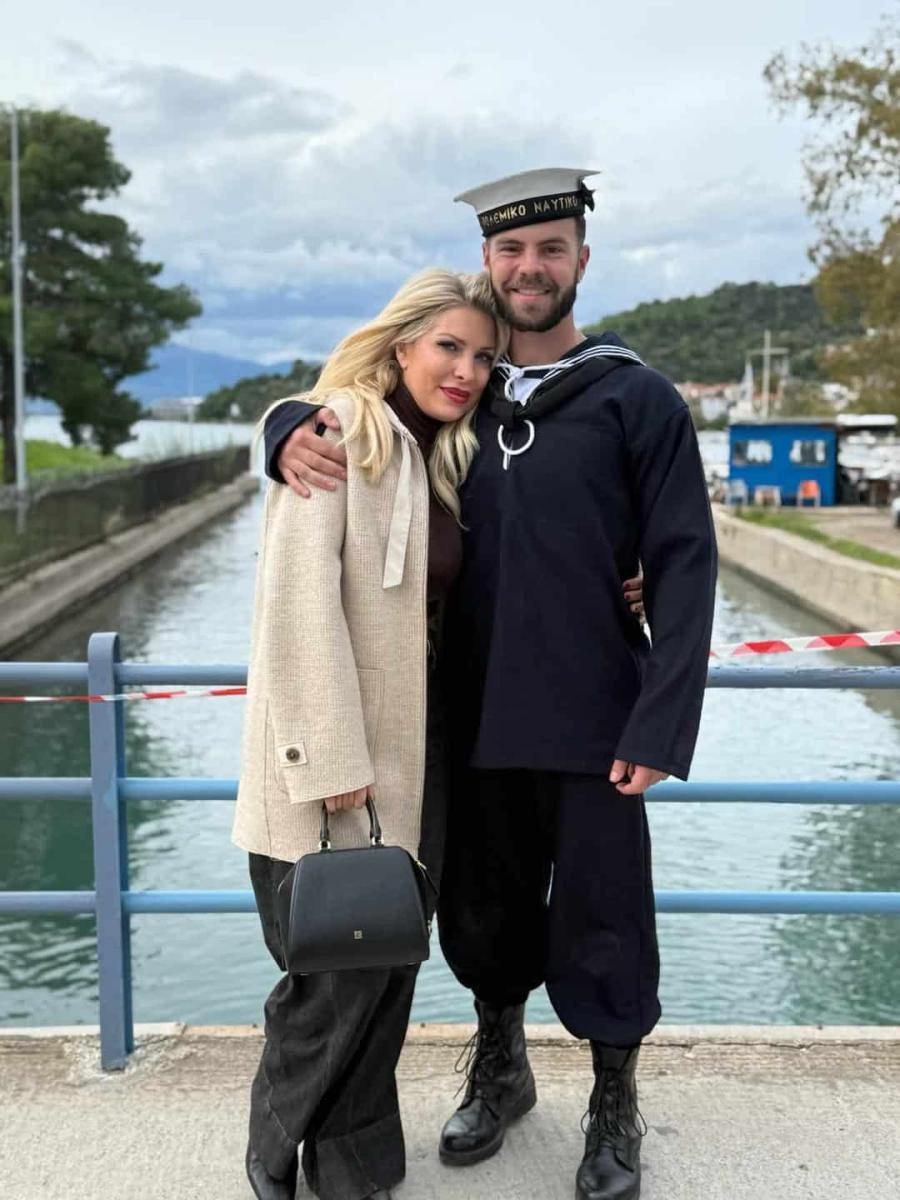 Δυο μέτρα άντρας: Περήφανη η Μενεγάκη με την νέα φωτογραφία του γιου της από το Ναυτικό 15 13