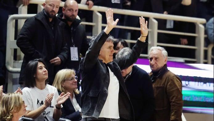 Η υποδοχή σε Μυστακίδη και η ατάκα για τον ποδοσφαιρικό ΠΑΟΚ! (ΒΙΝΤΕΟ)