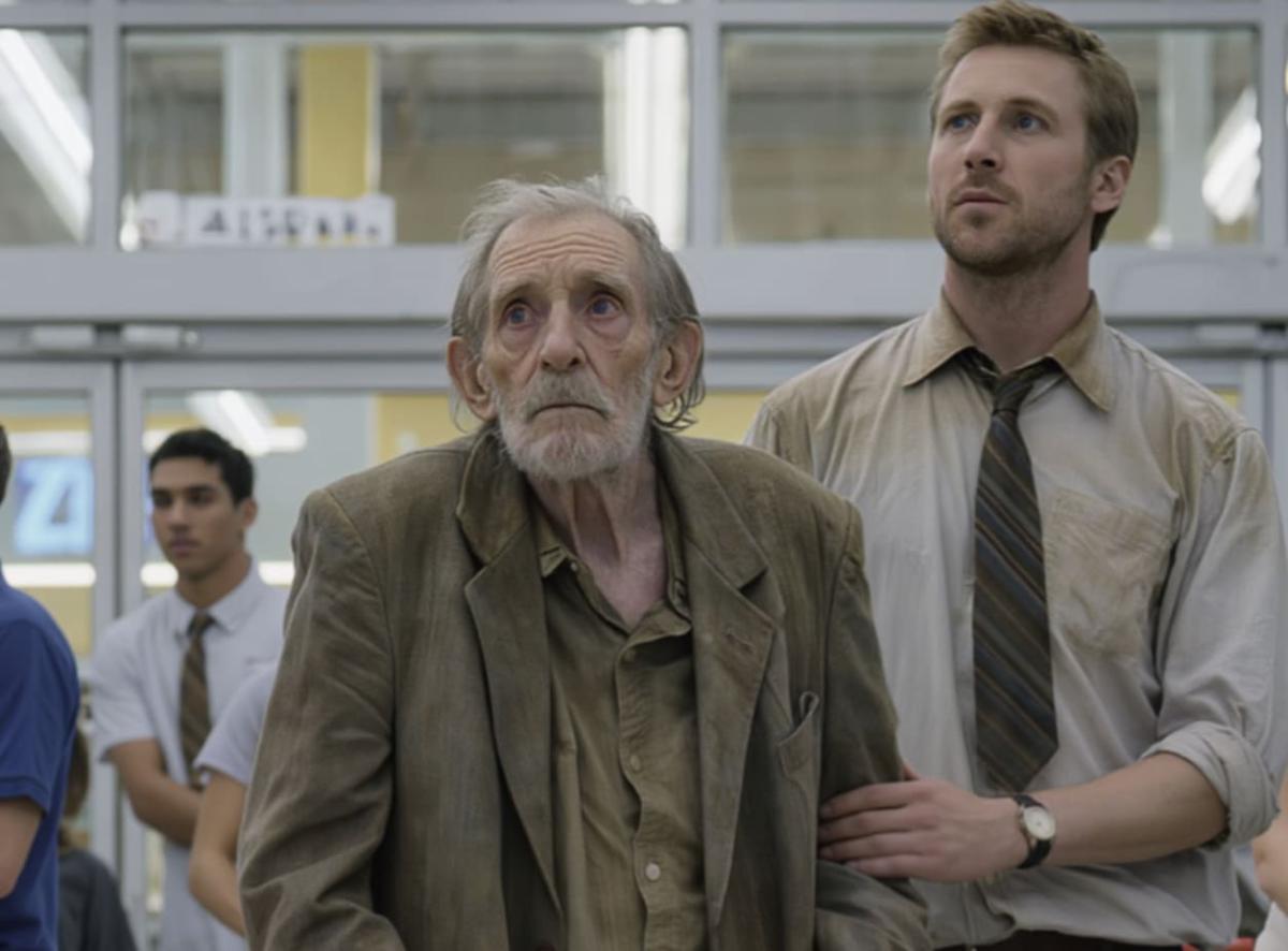 Στα 90 μου, μεταμφιέστηκα σε έναν ταλαιπωρημένο γέρο και μπήκα στο δικό μου σούπερ μάρκετ - αυτό που συνέβη άλλαξε για πάντα την κληρονομιά μου 2 stigmiotypo othonis 2025 10 27 19.18.15