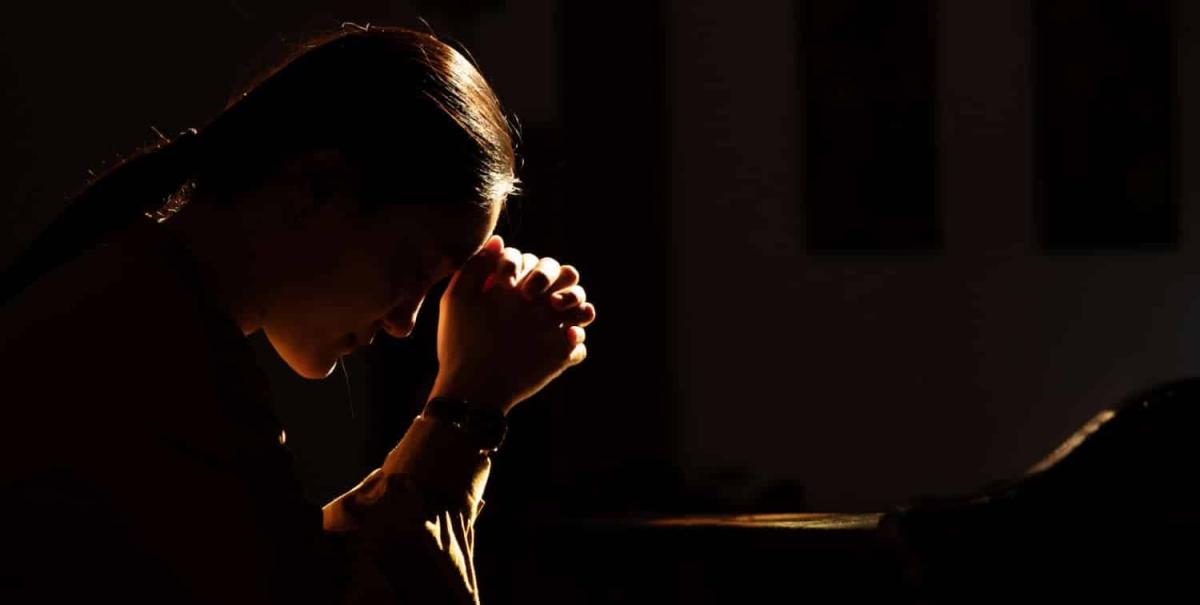 Προσευχή ξαπλωμένοι: Το πνευματικό νόημα του να νιλάτε στον Θεό από το κρεβάτι σας 1 prayinginsecretm