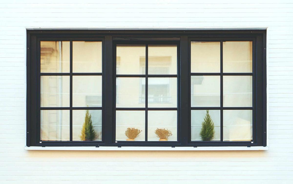 Το μυστικό καθαριστικό για να κάνετε τζάμια πιο αστραφτερά από ποτέ 3 image asset