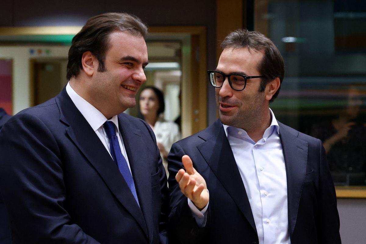 Ο Κυριάκος Πιερρακάκης με τον Ισπανό ομόλογό του Κάρλος Κουέρπο στο Eurogroup