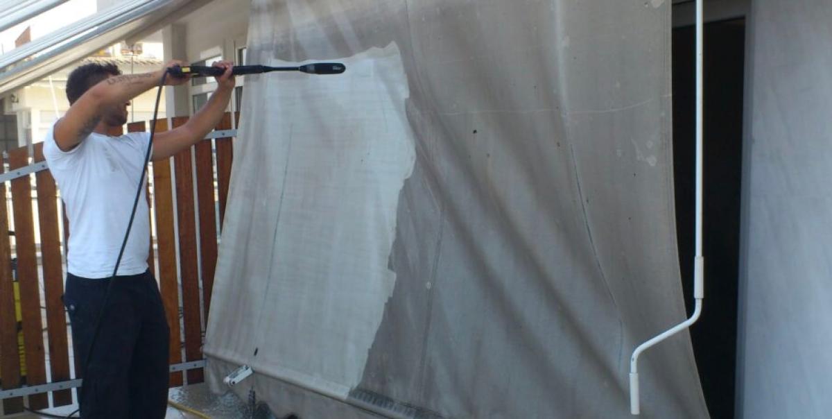 Απαγορεύεται το ζεστό νερό και το σαπούνι: Το απόλυτο κόλπο για να κάνεις τις τέντες του σπιτιού σου… καινούργιες 3 stigmiotypo othonis 2025 12 13 03.52.10