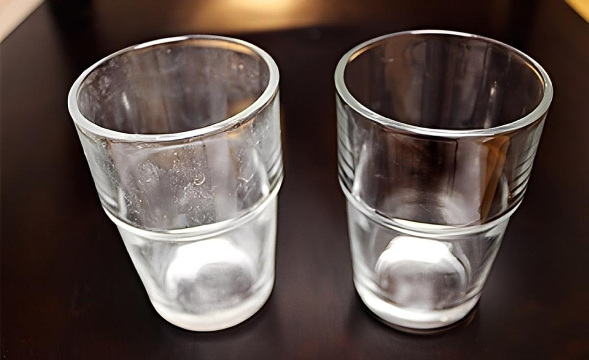 Η γιαγιά μου μού έμαθε αυτό το κόλπο για να κάνω τα θαμπά ποτήρια να αστράψουν σε 2 λεπτά χωρίς καθόλου κόπο. Να πώς γίνεται 2 3 35