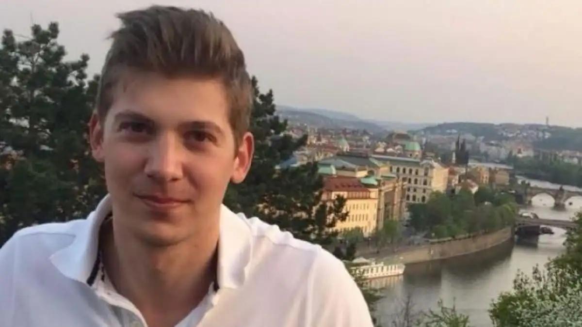 Αυτός giatroskriti