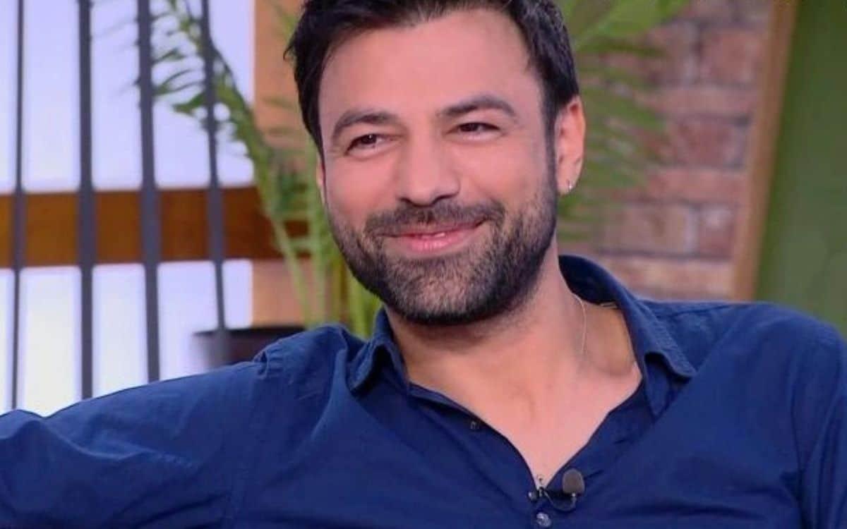 Η Γη της Ελιάς: Τελειώνει οριστικά η σειρά του και έρχονται οι Μπλε Ώρες 1 antreas georgiou to sygkinitiko tou vinteo pou mas ekane na vourkosoume stin agkalia tis giagias t 1751352453