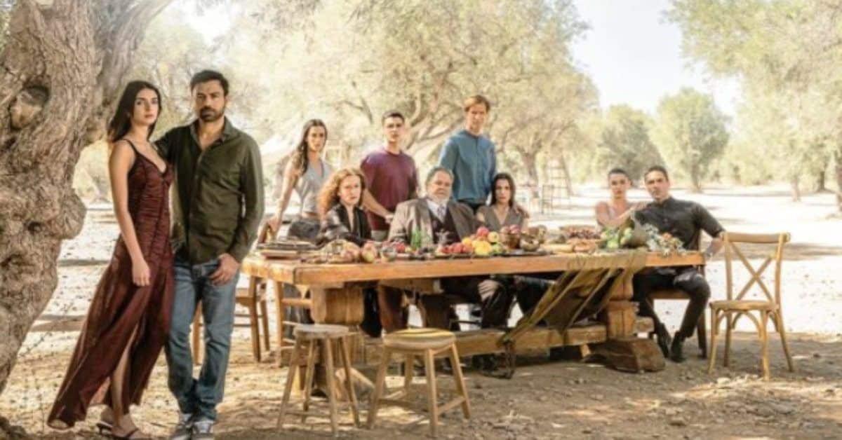 Η Γη της Ελιάς: Τελειώνει οριστικά η σειρά του και έρχονται οι Μπλε Ώρες 3 image 1765546501