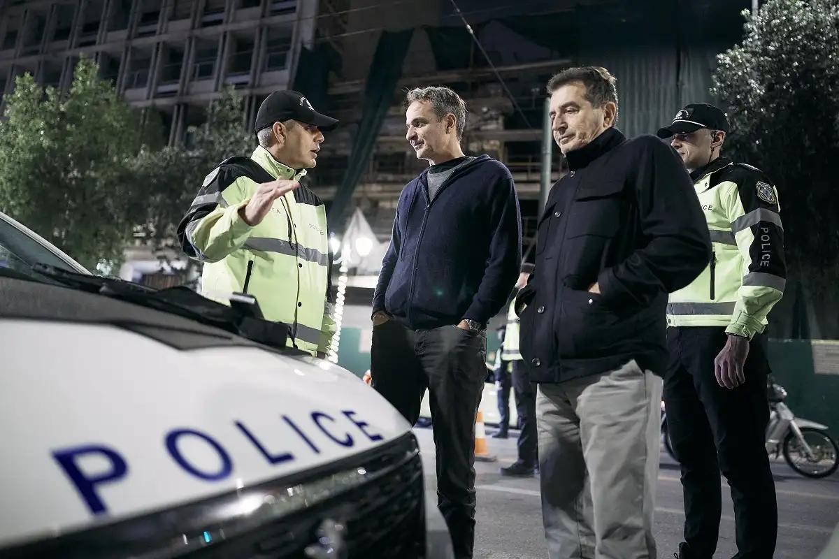 Χαμός με την φωτογραφία του Μητσοτάκη - Γιατί έκανε αλκοτέστ πεζός; 3 mitsotakis alkotest 2