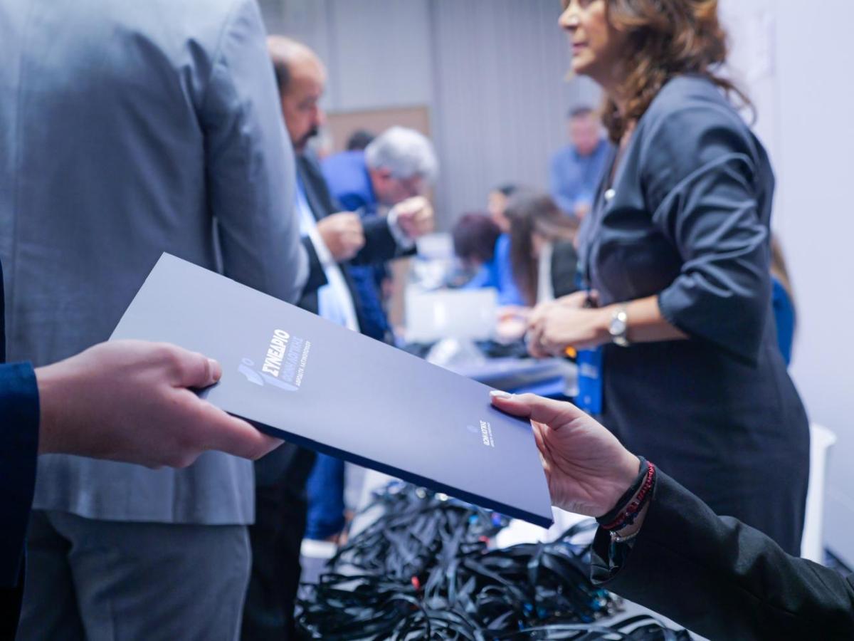 Πρώτο συνέδριο για τη «Φωνή Λογικής», εξελέγη ομόφωνα πρόεδρος η Αφροδίτη Λατινοπούλου 23 Sinedrio foni logikis 2