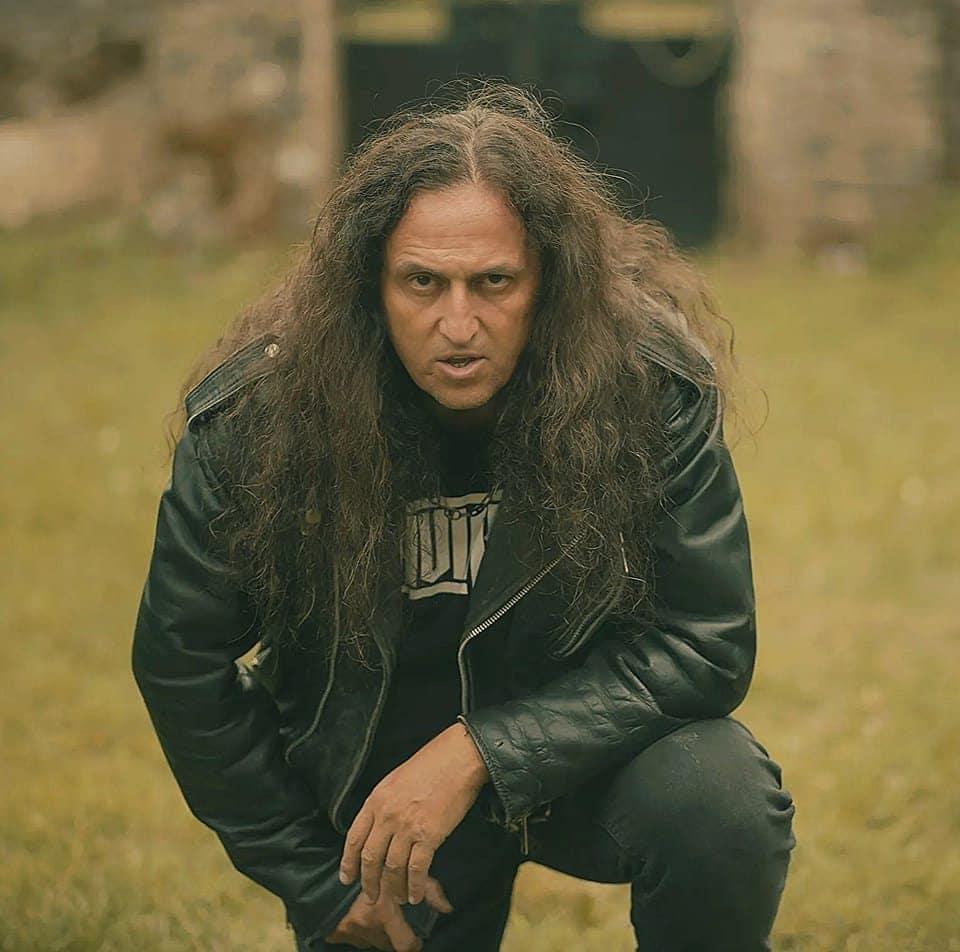 Απίστευτη μεταμόρφωση: Πέταξε τα ράσα, ξυρίστηκε και άλλαξε λουκ! Δείτε πώς είναι σήμερα ο Πάτερ Παντελεήμων 1 376897144 10227318656225742 2685891470060340302 n