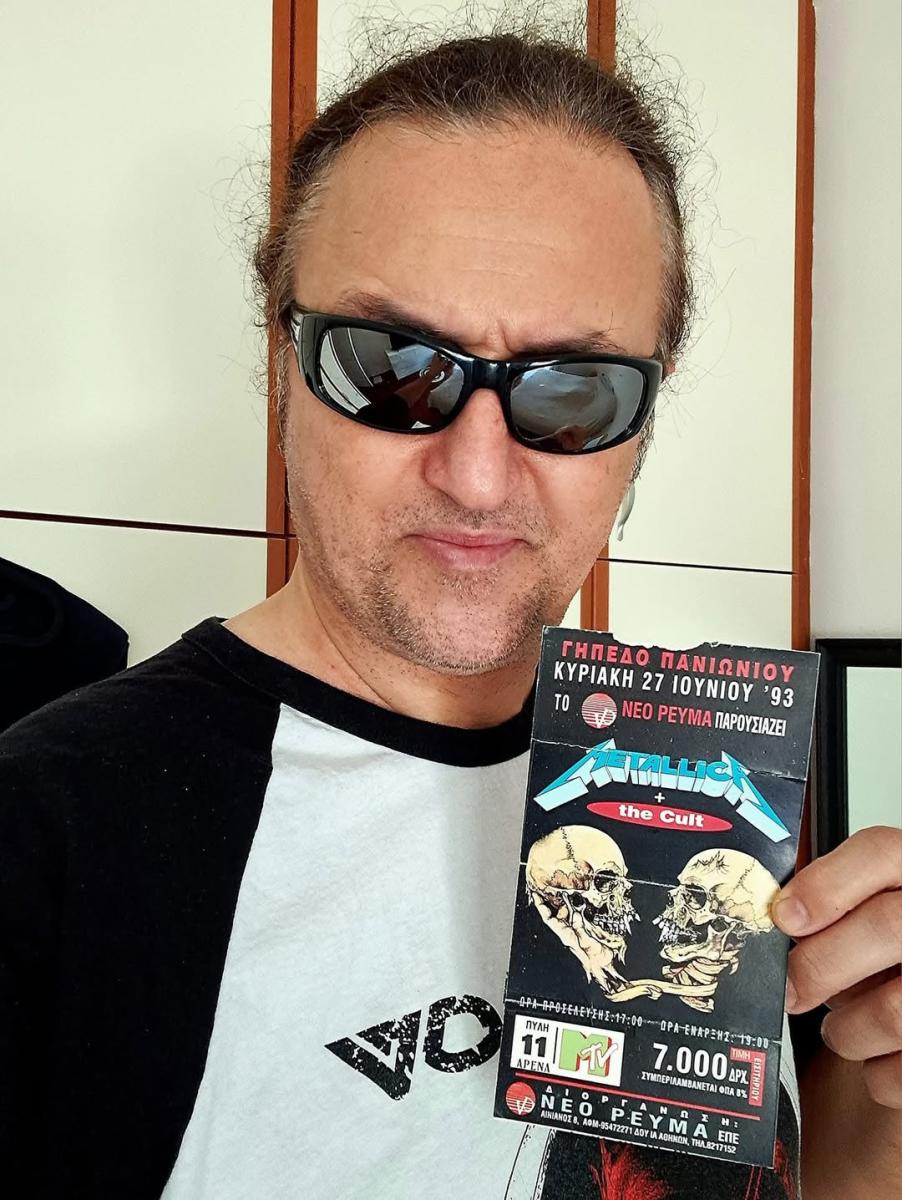 Απίστευτη μεταμόρφωση: Πέταξε τα ράσα, ξυρίστηκε και άλλαξε λουκ! Δείτε πώς είναι σήμερα ο Πάτερ Παντελεήμων 4 1 34