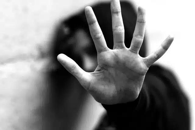 Ηράκλειο: Μίμος μεταμφιεσμένος σε Τσάρλι Τσάπλιν ασέλγησε σε 15χρονη 2 istock 1314301312 640x426 1