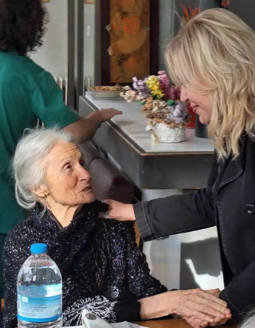 Πώς είναι σήμερα στα 87 η πασίγνωστη ηθοποιός του ελληνικού κινηματογράφου και της τηλεόρασης 9 betti valassi 1