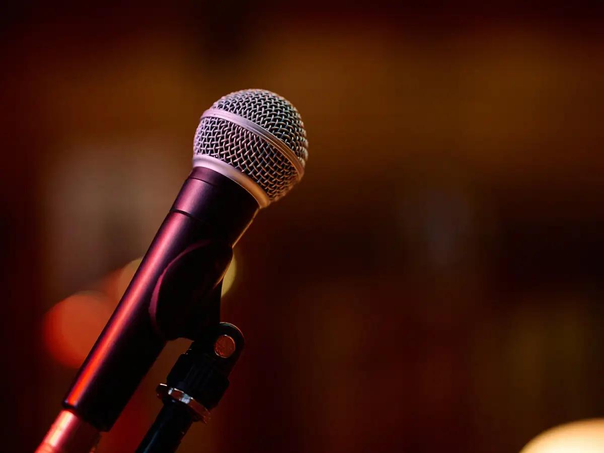 Ανάρτηση «φωτιά» από τον άνδρα που ετοιμάζεται να καταγγείλει τον πασίγνωστο τραγουδιστή – «Η αξιοπρέπεια δεν είναι διαπραγματεύσιμη» 1 mikrofono1