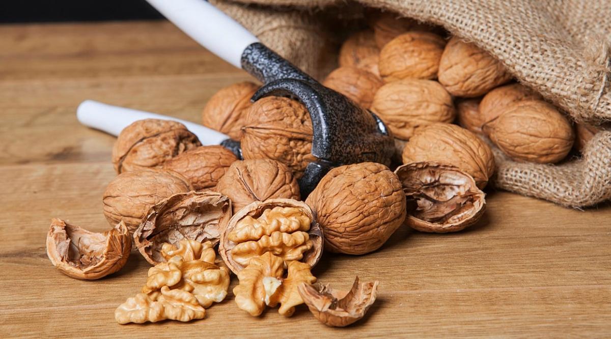 Γιατί τα καρύδια αξίζουν μια θέση στην καθημερινή σας διατροφή 5 walnuts istock 1058321136