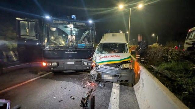 Ατύχημα-σοκ: Ασθενοφόρο έπεσε πάνω σε γεμάτη κλούβα της Αστυνομίας 2 xrwma sigkrousi 1024x575 1