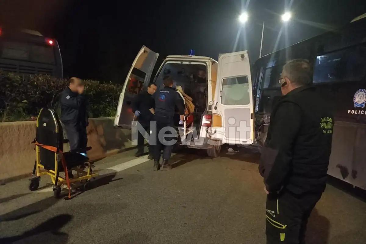 Ατύχημα-σοκ: Ασθενοφόρο έπεσε πάνω σε γεμάτη κλούβα της Αστυνομίας 7 troxaio lamia4n