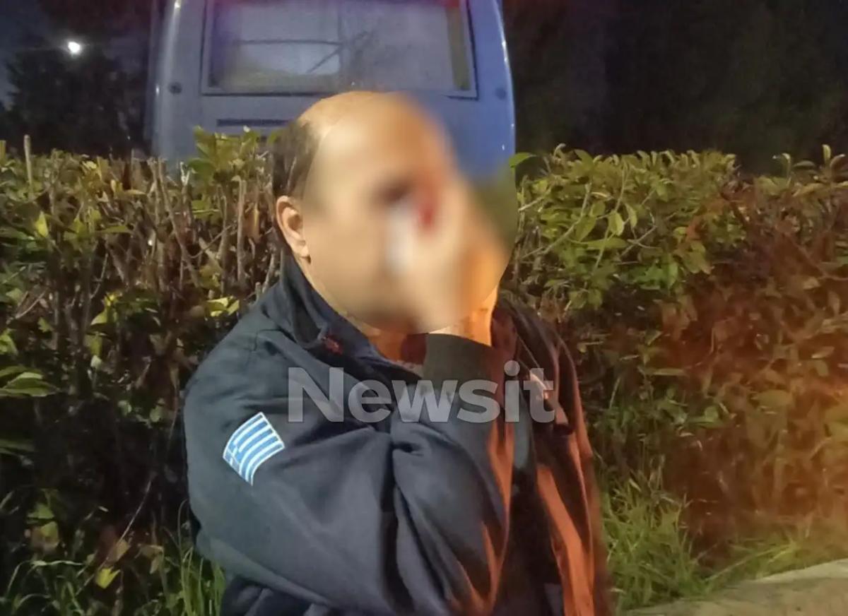 Ατύχημα-σοκ: Ασθενοφόρο έπεσε πάνω σε γεμάτη κλούβα της Αστυνομίας 9 troxaio larisa