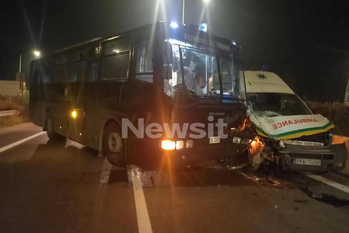 Ατύχημα-σοκ: Ασθενοφόρο έπεσε πάνω σε γεμάτη κλούβα της Αστυνομίας 11 troxaio larisa6