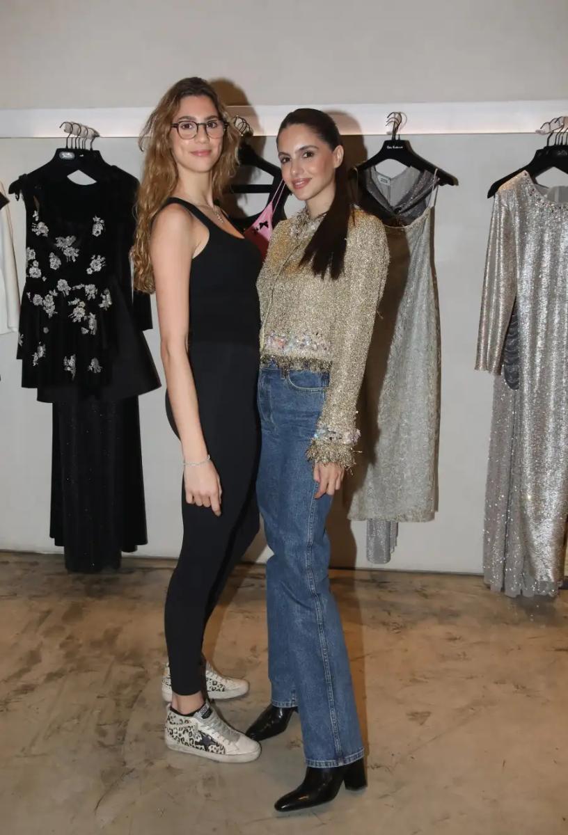 Αλεξάνδρα Νίκα: Ο αδελφός της είναι σε σχέση με την εγγονή του Ανδρέα Παπανδρέου – Η πρώτη επίσημη εμφάνιση 3 8095 fedra papandreoy alexandra nika 18122025