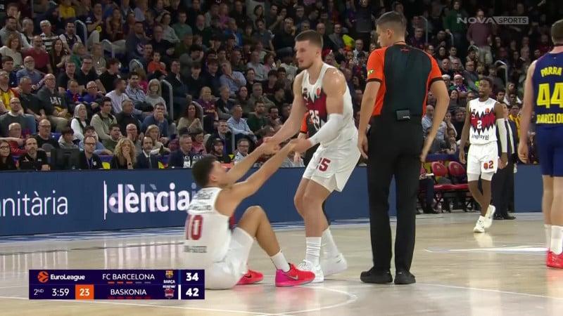 Έφαγε τάπα και έκανε ποδοσφαιρικό τάκλιν ο Σπανιόλο (ΒΙΝΤΕΟ)