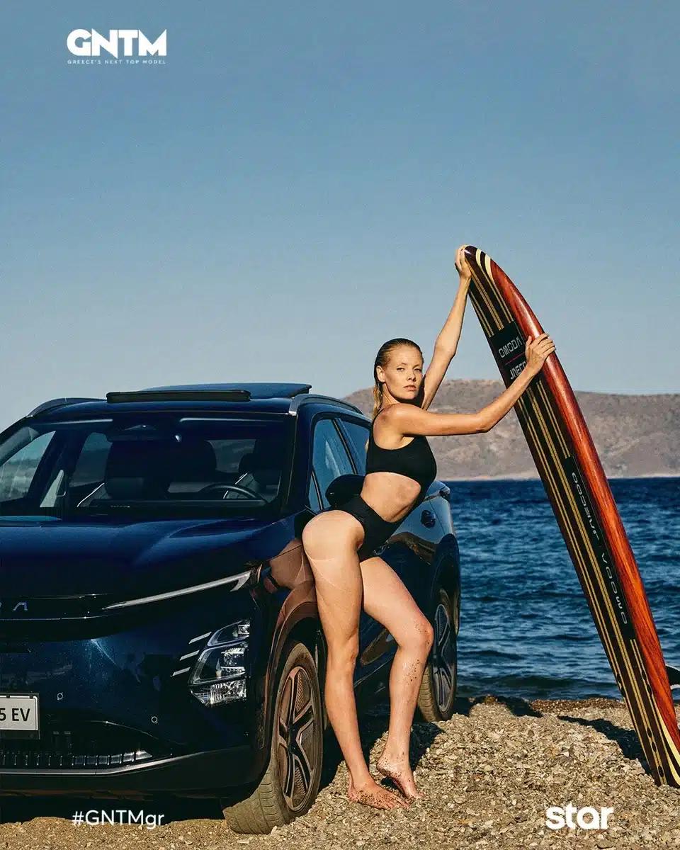 Τελικός GNTM: Νικήτρια η υπερκαλλονή Ξένια Τσίρκοβα – «Μαμά τα κατάφερα!» 7 xenia surf gntm.jpg
