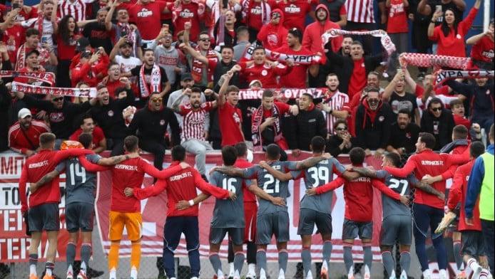 Η αποθέωση στη Σύρο για Ολυμπιακού, η υποδοχή του κόσμου & ο Πρίντεζης (vd)