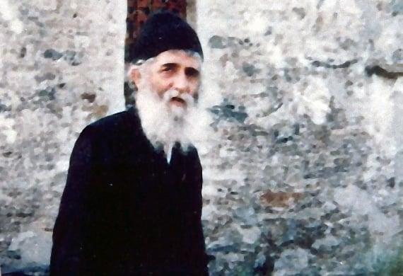 o agios paisios twra einai pio konta mas