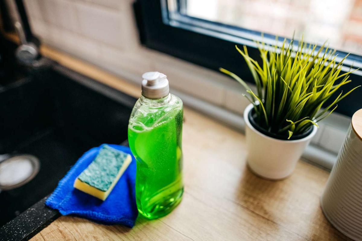 kill ants without chemicals dish soap getty 0623 903ce09eb6bf494883202b307c383c5d