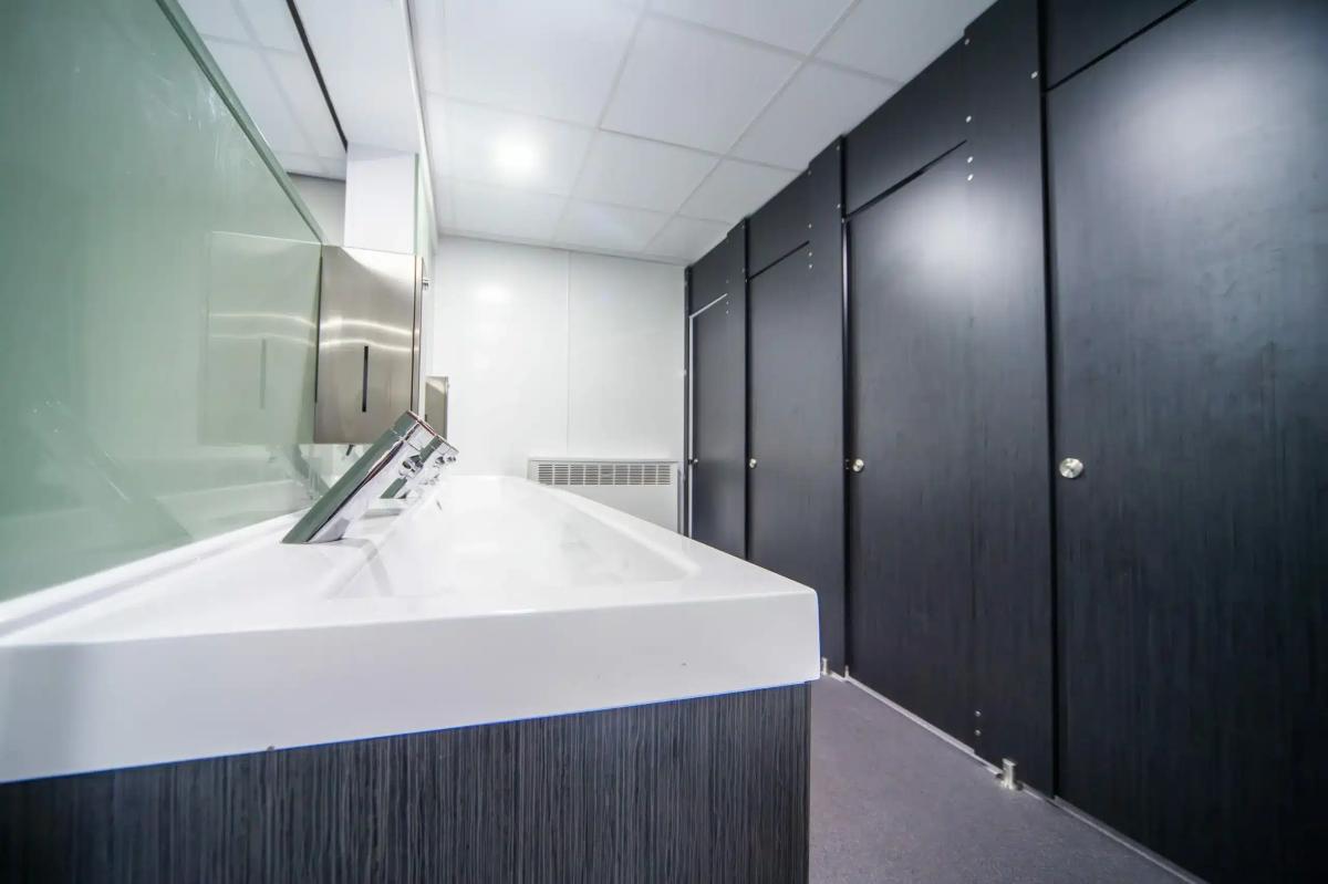 Τον απέλυσαν επειδή καθόταν 4 ώρες στην τουαλέτα - Σε έναν μήνα είχε πάει... 2.5 μέρες 2 a6dd5a4c6931d4ddfd662809da3cde3c22eb2ceb 2560x1706 1