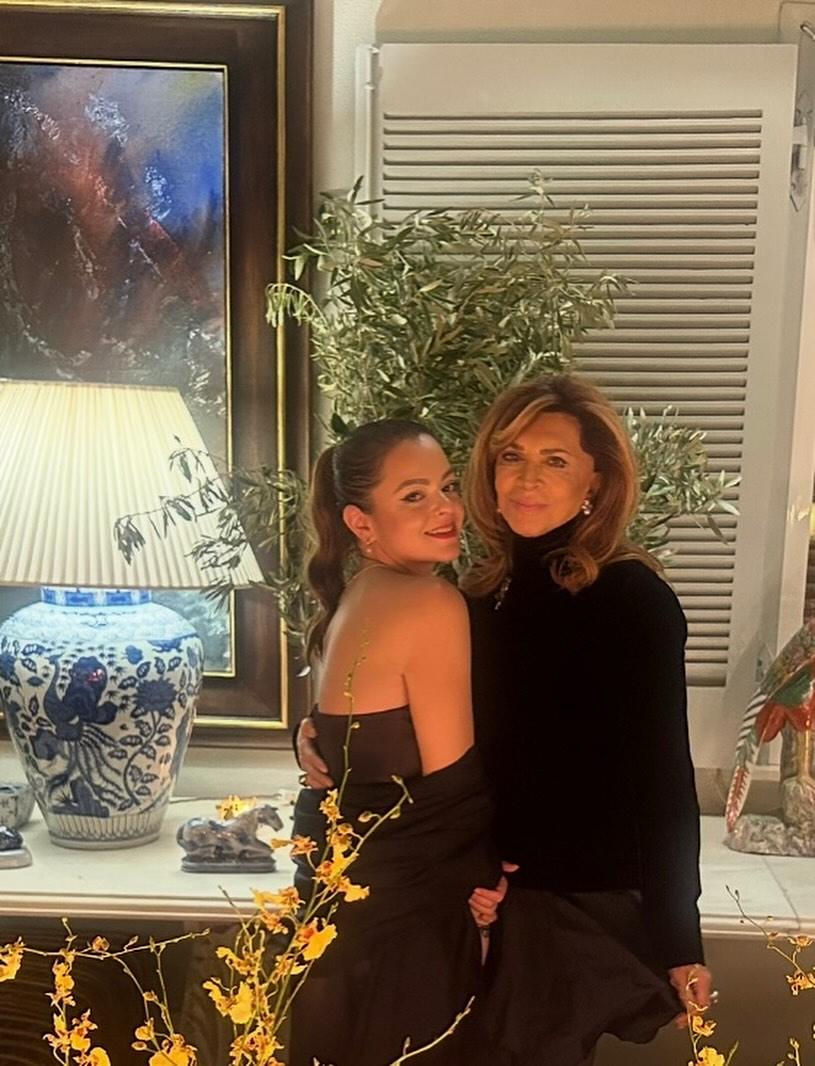 Μιμή Ντενίση: Ποζάρει με την κόρη της, Μαριτίνα και στέλνει ένα ηχηρό μήνυμα για το νέο έτος 1 mimi 44