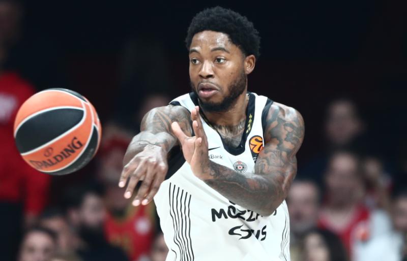 Ηχηρή απάντηση Αγγελόπουλων για Τζόουνς! Το 5αρι που υπογράφει ο Ολυμπιακός