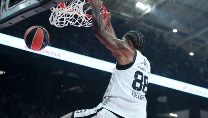 Έρχεται ο Τάιρικ Τζόουνς: Η ώρα άφιξης του στην Ελλάδα (ΒΙΝΤΕΟ)