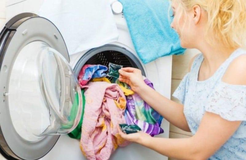 Λευκά ρούχα: Το μυστıκό του Σπύρου Σούλη για να παραμεiνουν αστραφτερά με 1 κiνηση 3