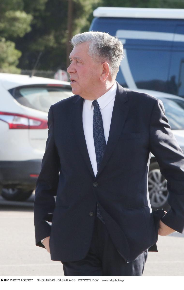 Κηδεία Παπαδάκη: Όλοι παρατήρησαν τι γράφει το στεφάνι που έστειλε ο Μητσοτάκης – Συντετριμμένη η σύζυγός του Τίνα, μπήκε από την πίσω πόρτα 14 img 3915 scaled