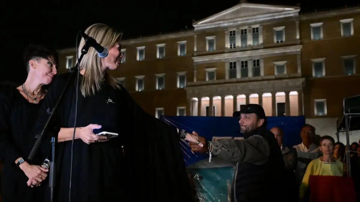 Έξαλλος ο Πάνος Ρούτσι με την Μαρία Καρυστιανού 1 karystianou routsi 1200x675 1