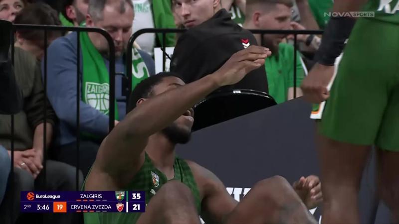 Συμβαίνουν και αυτά: Κόλλησε η μπάλα στο ταμπλό (ΒΙΝΤΕΟ)