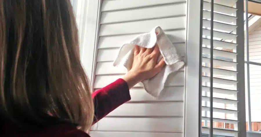 Καθάρισμα παντζουριών: Ο έξυπνος τρόπος που θα σας λύσει τα χέρια και θα τα κάνετε να λάμπουν 2 87af57c8 4745 4c16 9b08 f983710ff652