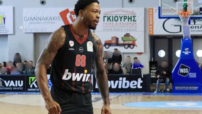 Τι έγραψε το κοντέρ στο ντεμπούτο του Τζόουνς με Ολυμπιακό (ΒΙΝΤΕΟ)