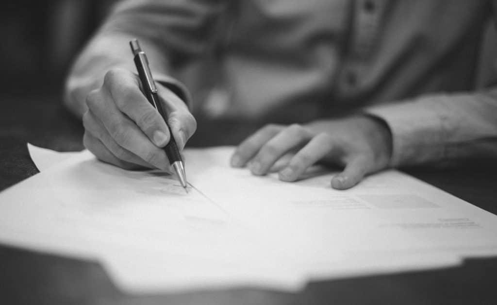 diathiki bw 01 1024x628 1