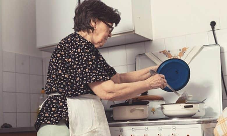 Το μυστικό της γιαγιάς: Εξαφανίστε τη σκουριά από τα κάγκελα, με δύο κινήσεις και ένα υλικό από την κουζίνα σας 3 katharisma giagia mystiko 780x470 1