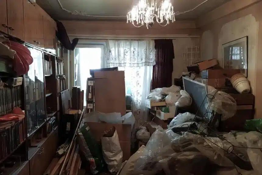 hoarding 860x574 1