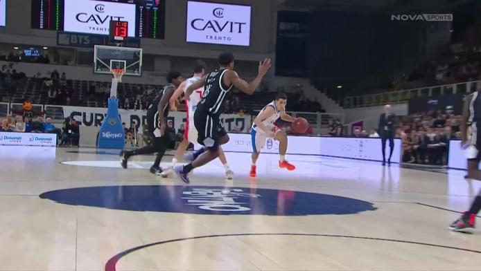 «Μαγικός» Νικολαϊδης - Πέτυχε καλάθι πέφτοντας στο παρκέ (ΒΙΝΤΕΟ)