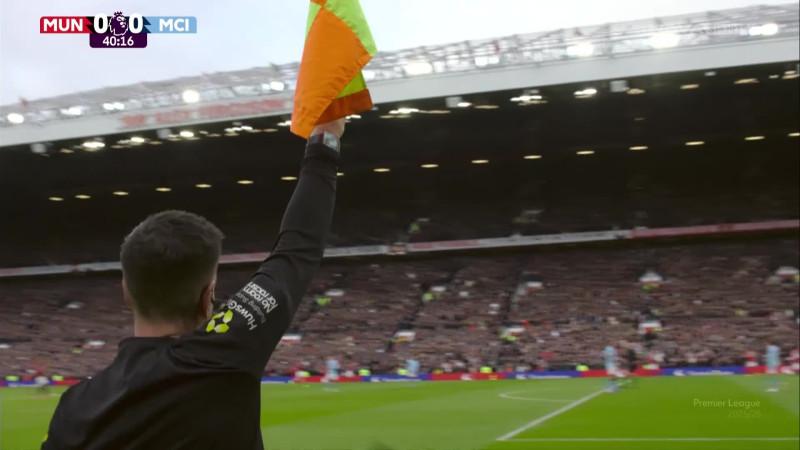 Ο επόπτης πήγαινε προς τη σέντρα και μετά σήκωσε οφσάιντ (ΒΙΝΤΕΟ)