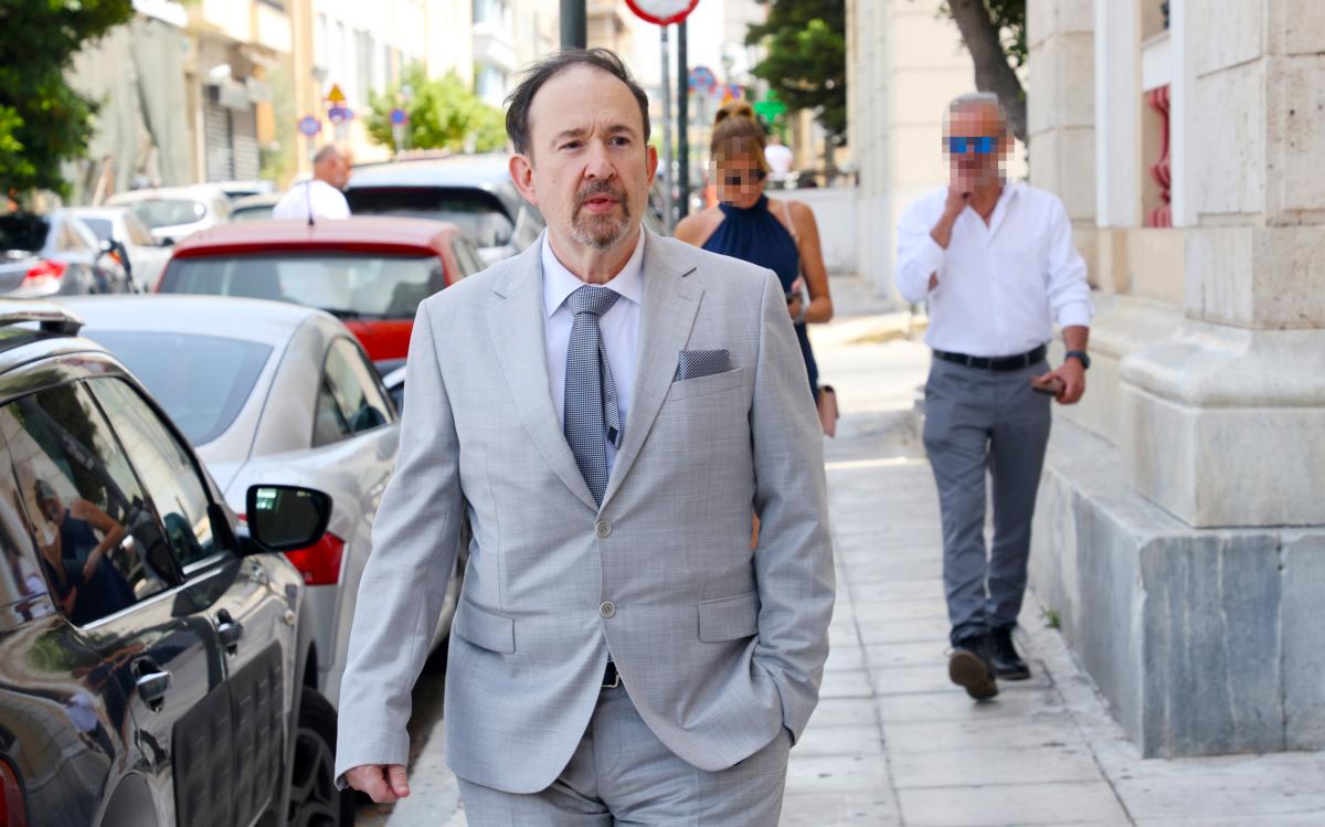 Στις πρώτες θέσεις των αναζητήσεων βρέθηκε σήμερα η φράση «Γιάννης Παπαμιχαήλ επάγγελμα», με χιλιάδες χρήστες να προσπαθούν να καταλάβουν τι ακριβώς κάνει επαγγελματικά ο γιος της Αλίκη Βουγιουκλάκη και του Δημήτρης Παπαμιχαήλ.