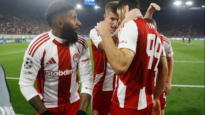 "Ψυχή Θρύλου", "Κόκκινη θύελλα"! ΦΩΣ και Πρωταθλητής αποθεώνουν Ολυμπιακό